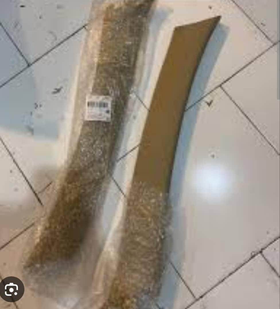 قاب ستون جلو راست ایکس ۳۳ قدیم کرم رنگ