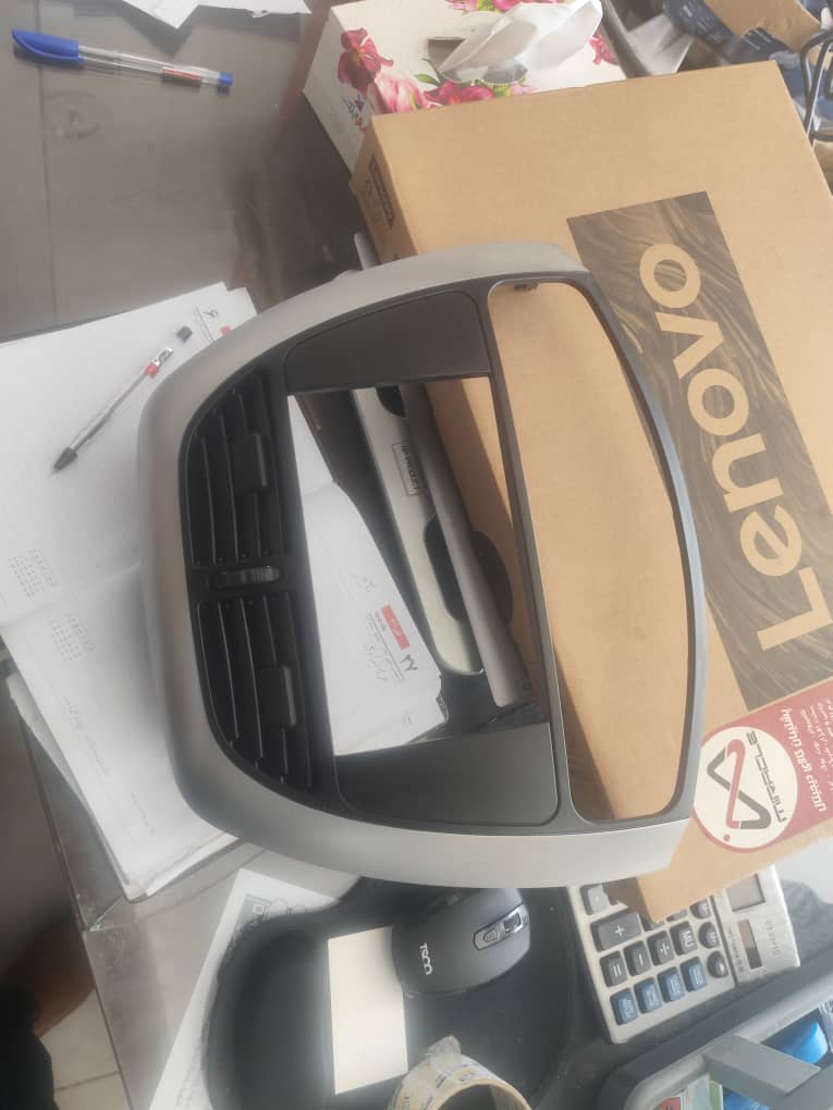 دریچه کولر وسط با قاب دور ضبط ایکس ۳۳ قدیم