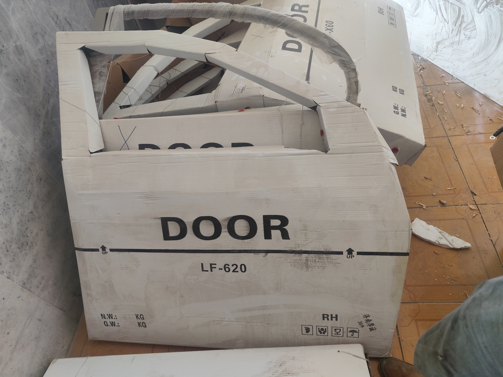 درب جلو راست لیفان ۶۲۰ وارداتی