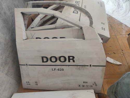 درب جلو راست لیفان ۶۲۰ وارداتی