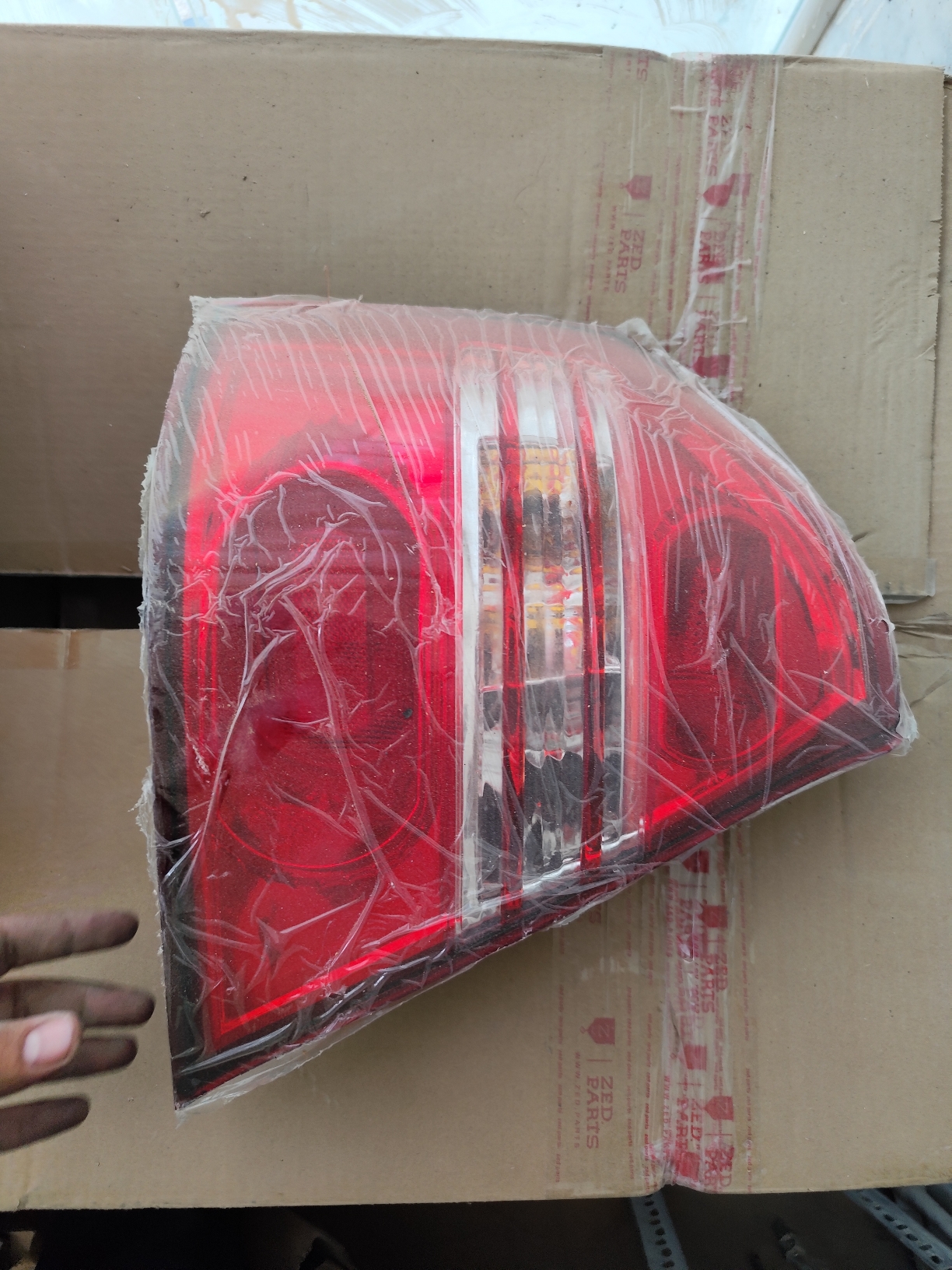 خطر عقب چپ کامل لیفان 620 مدل 1600 و مدل 1800