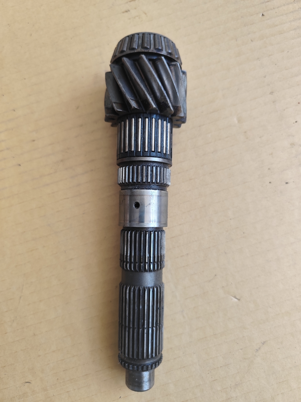 شافت پنیوم دار گیربکس ایکس ۶۰ و جیلی سواری و لیفان ۶۲۰ مدل ۱۸۰۰(استوک)