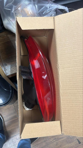 چراغ دنده عقب راست اریزو ۵ اصلی