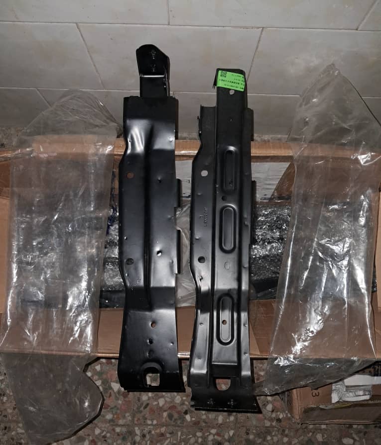 دیاق فلزی  بغل رادیات چپ اریزو 6 و اریزو 5