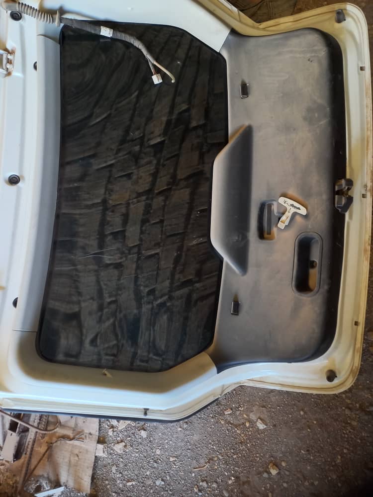 درب صندوق ۳۱۵ هاج بک سفید فابریک استوک با شیشه