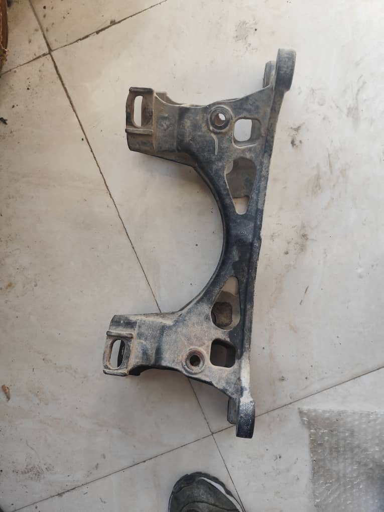 نعلی اسبی اکسل عقب ایکس ۳۳ و ایکس ۶۰ استوک