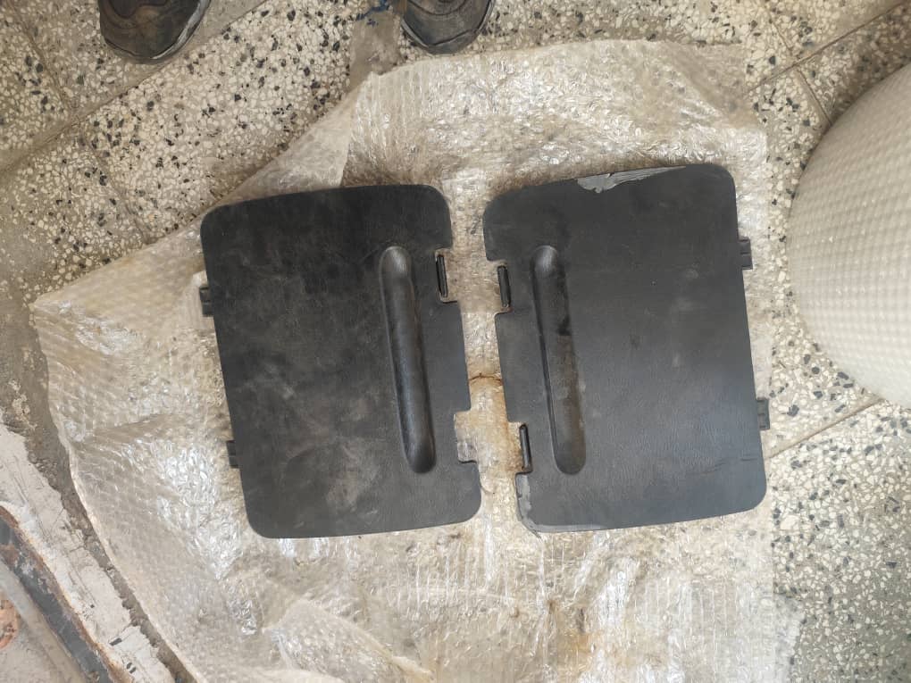 قاب چپ و راست روی پالونی عقب ایکس ۳۳ استوک