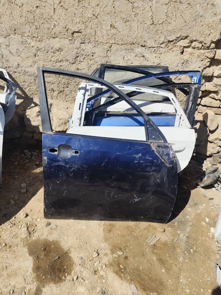 درب جلو راست ایکس ۳۳ فابریک (کمی صافکاری نیاز دارد)