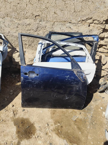 درب جلو راست ایکس ۳۳ فابریک (کمی صافکاری نیاز دارد)