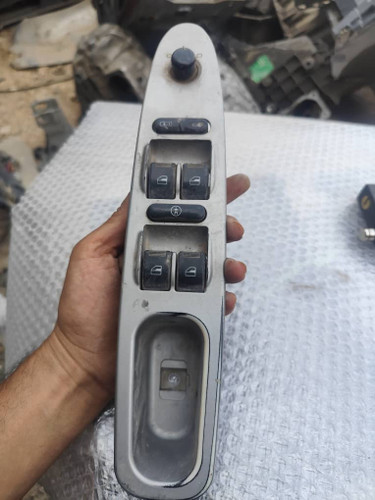 کلید شیشه بالابر جلو چپ ایکس ۳۳ استوک