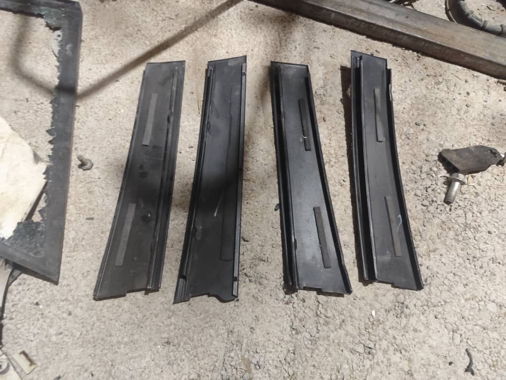 قاب فلزی روی درب ۳۱۵ و ایکس ۲۲ استوک