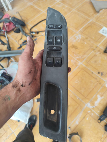 کلید شیشه بالابر جلو راننده ام وی ام ۵۵۰ استوک