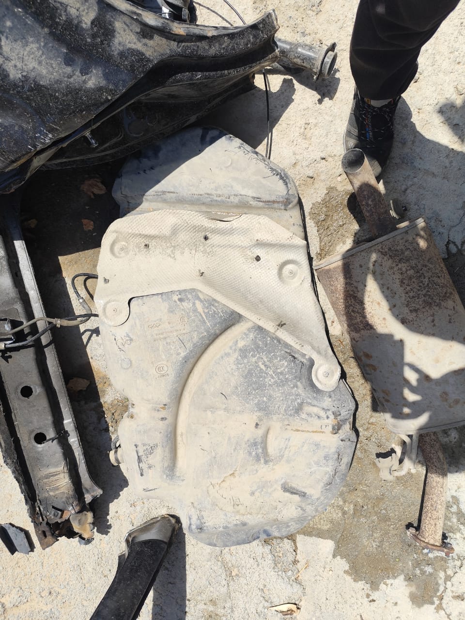 باک بنزین پلاستیکی ام وی ام ۵۳۰ و ۵۵۰ استوک