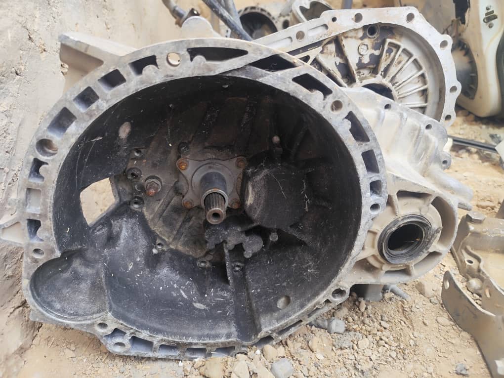 پوسته گیربکس جلو پوسته کلاج ایکس ۳۳ دنده(استوک)