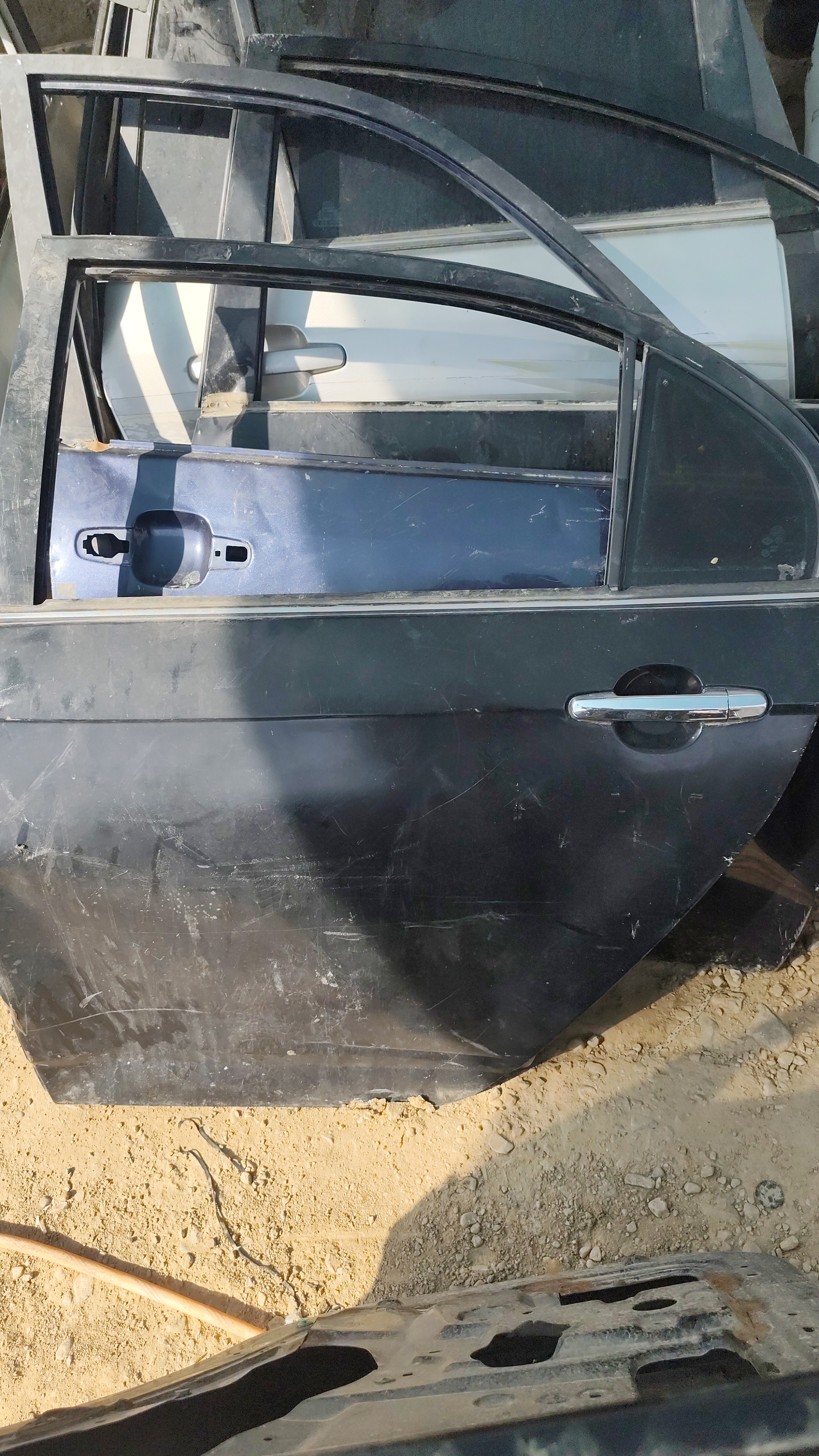 درب عقب چپ لیفان ۶۲۰ مشکی فابریک استوک(کمی صافکاری نیاز دارد )