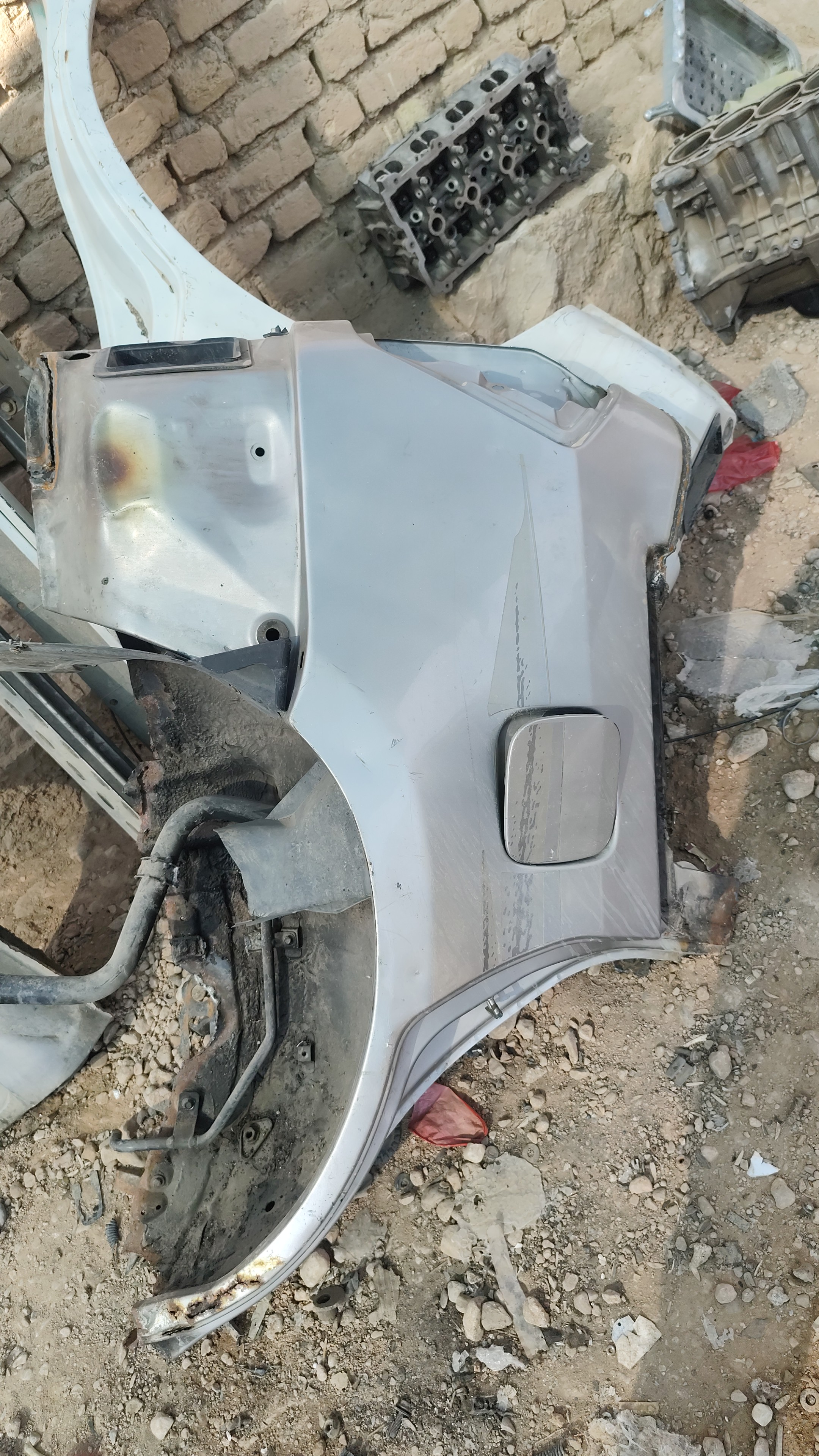 گلگیر عقب راست نقره ای فابریک ایکس ۳۳(استوک با پالونی و دوبل )