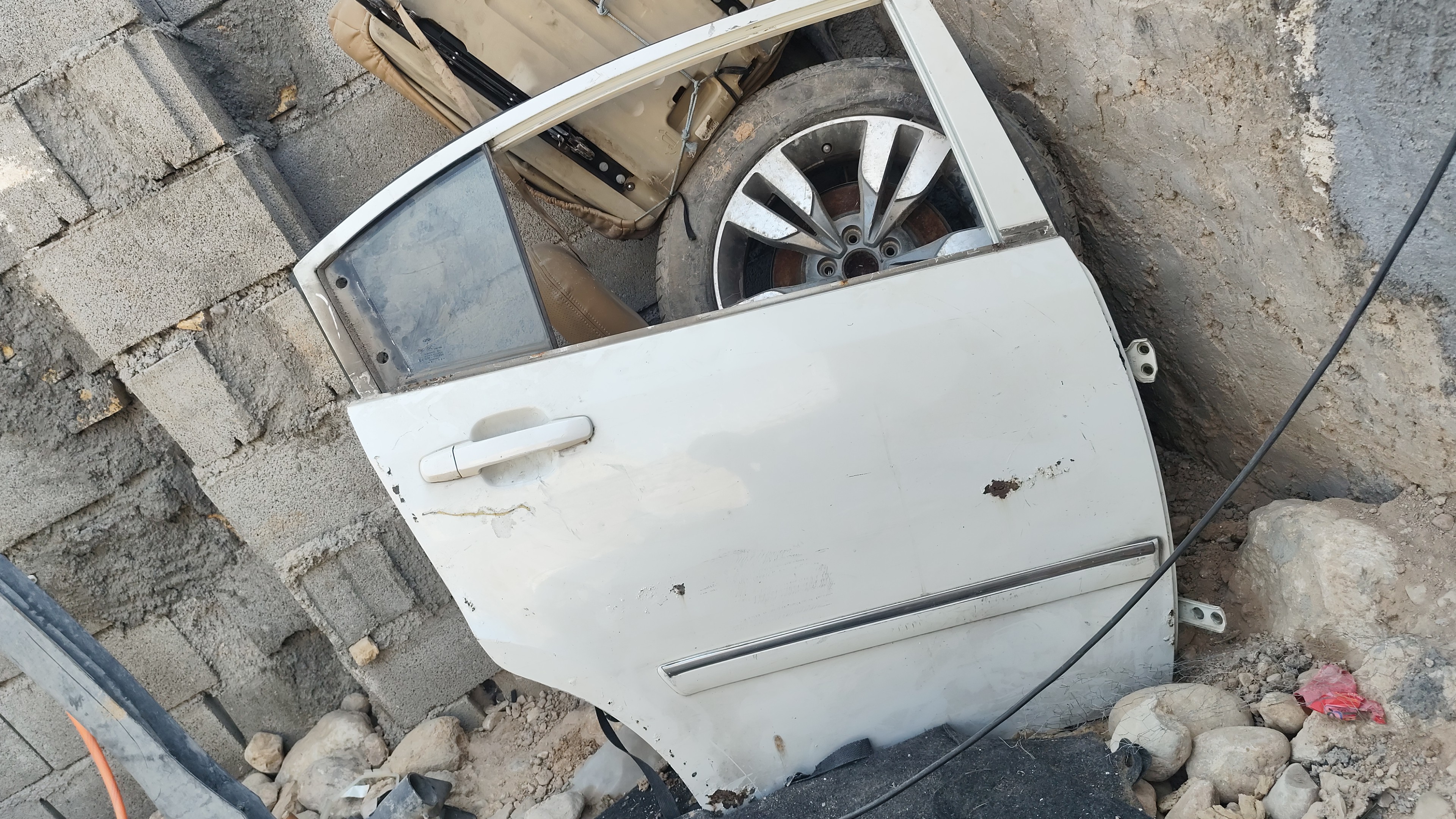 درب عقب راست ام وی ام ۵۵۰ و ام وی ام ۵۳۰(استوک ـلخت)