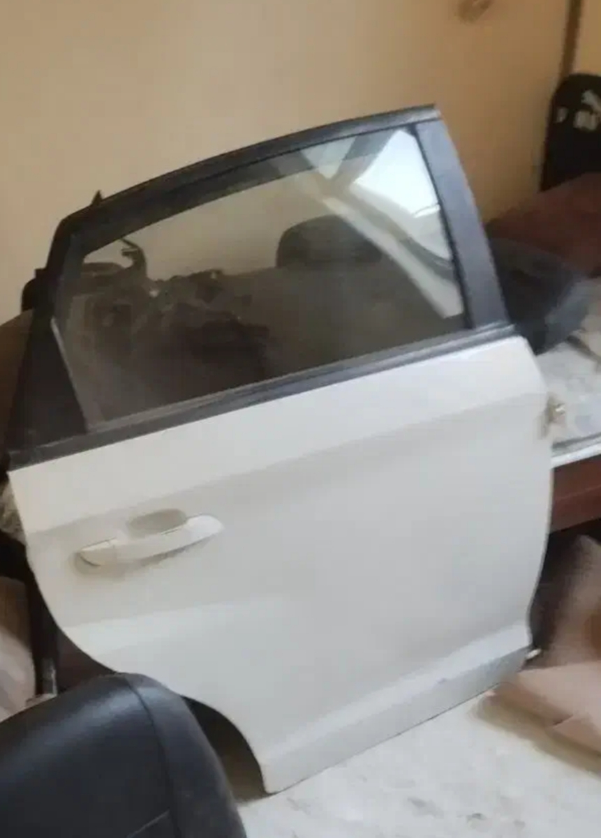 درب عقب شاگرد ام وی ام ۳۱۵ فابریک اصلی (استوک)