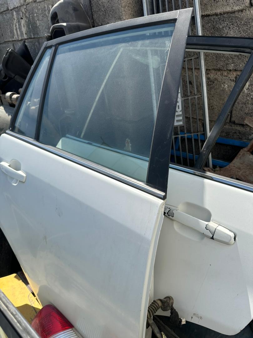 درب عقب شاگرد ایکس ۳۳ قدیم و نیو (سفید فابریک . لخت. استوک)