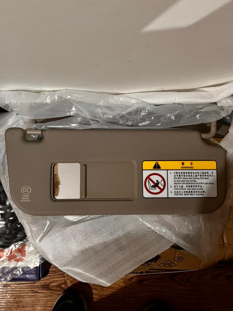 افتاب گیر جلو راست لیفان ۶۲۰  رنگ کرم (نو اصلی)