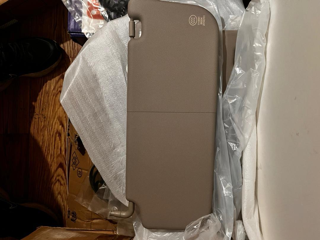 افتاب گیر جلو چپ  لیفان ۶۲۰  رنگ کرم (نو اصلی)