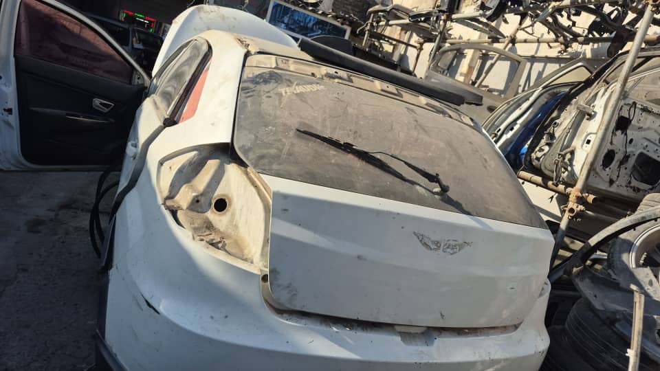 درب صندوق سفید فابریک ام وی ام ۳۱۵ هاج بک (استوک و لخت )