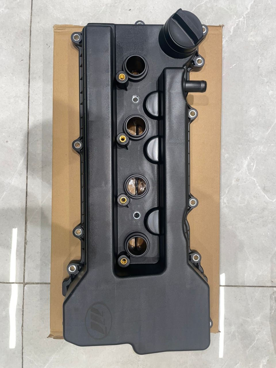 درب سوپاپ پلاستیکی  لیفان ایکس ۶۰ و ۶۲۰ مدل ۱۸۰۰ ( نو اصلی )