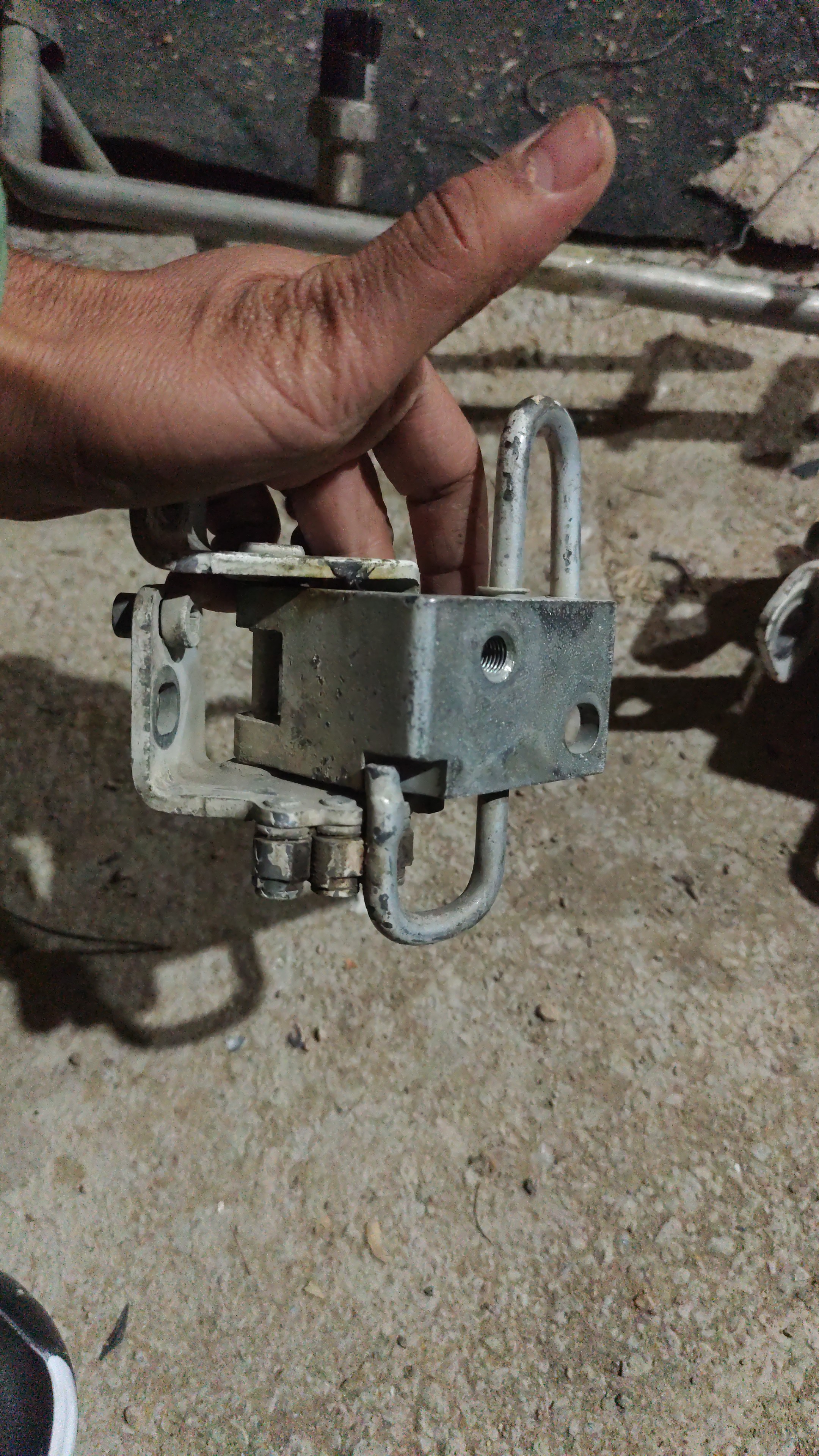 لولای درب جلو پایین ام وی ام ایکس ۲۲ و ام وی ام ۳۱۵(استوک)