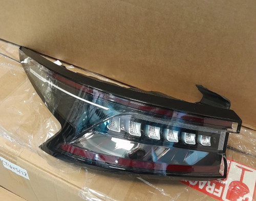 چراغ خطر عقب گلگیر اریزو 8