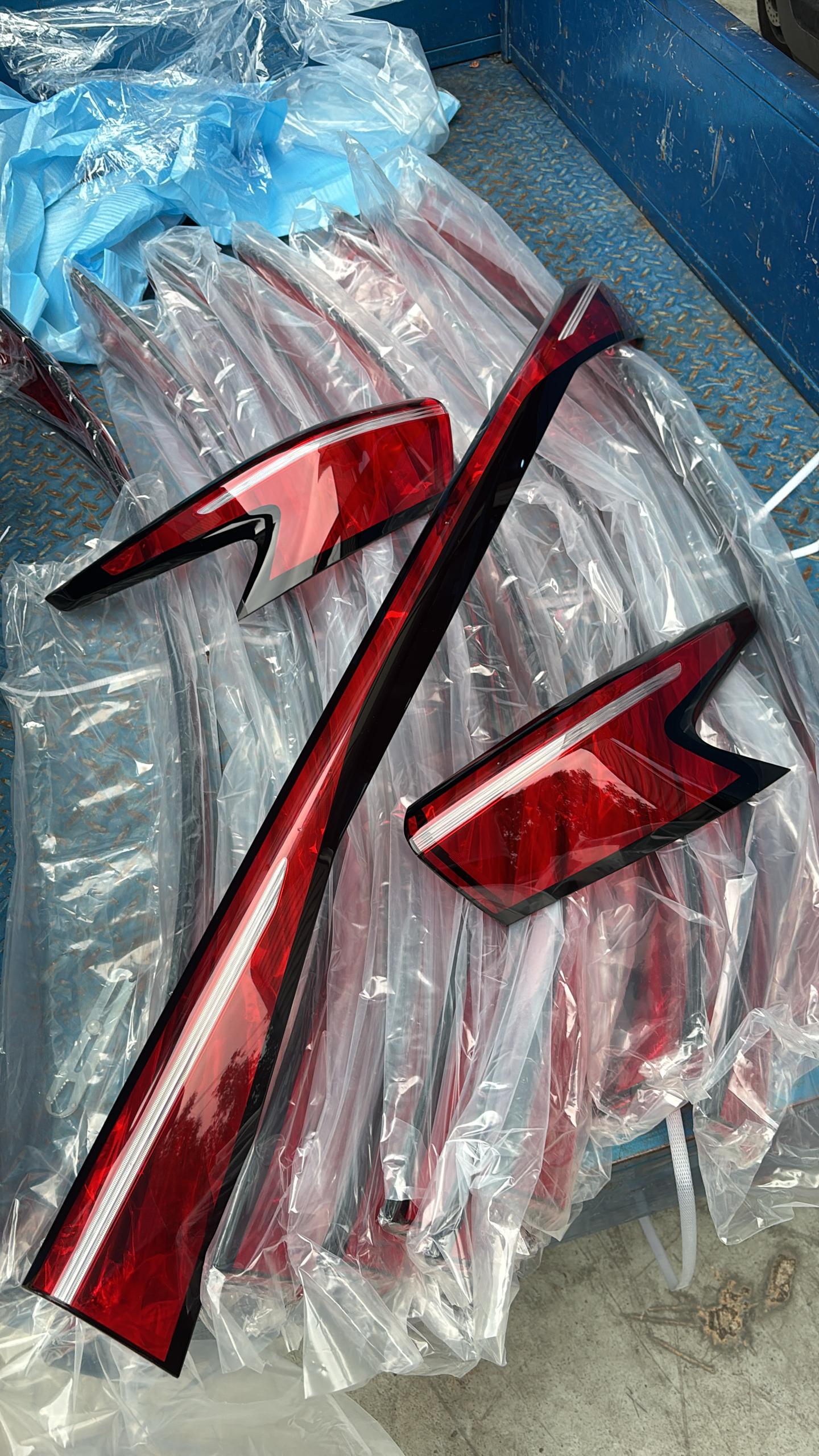 طلق خطر عقب روی گلگیر راست فونیکس fx( اصلی )