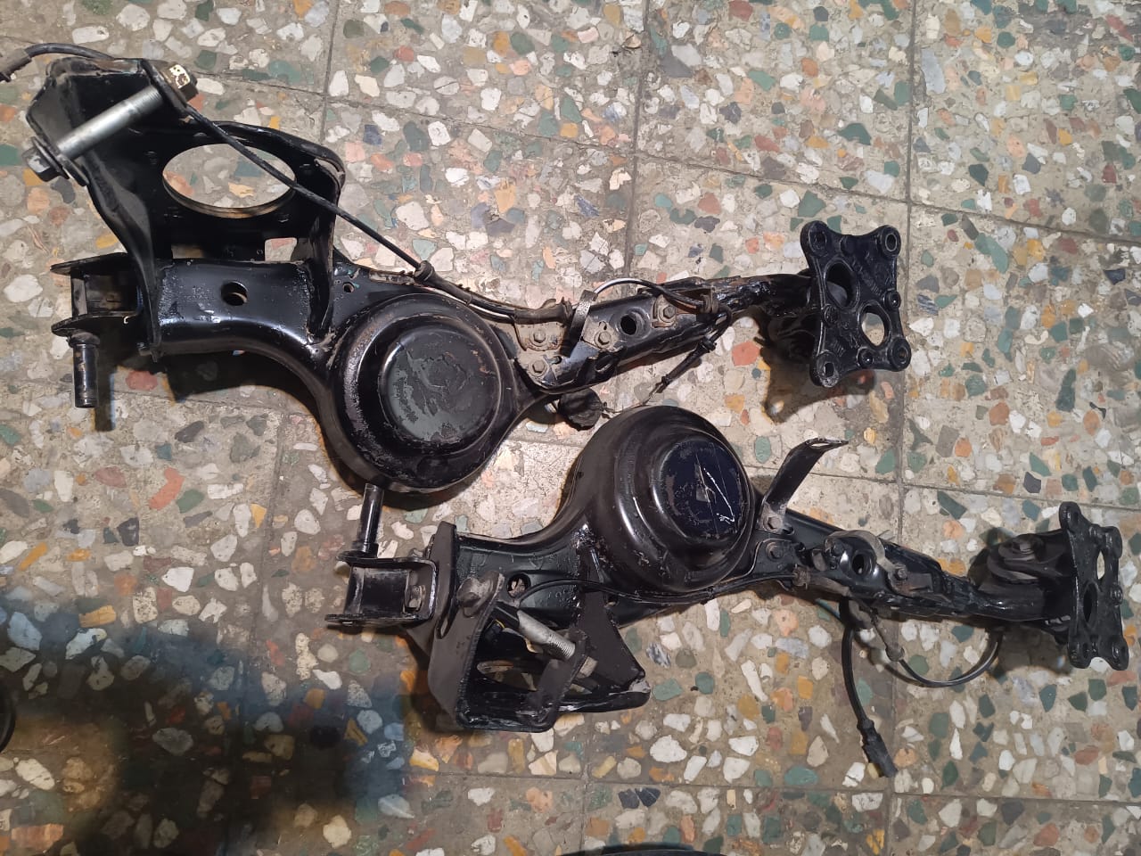 مندل عقب یا اکسل عقب چپ تیگو‌ ۵ ( استوک . اصلی . ضمانتی)