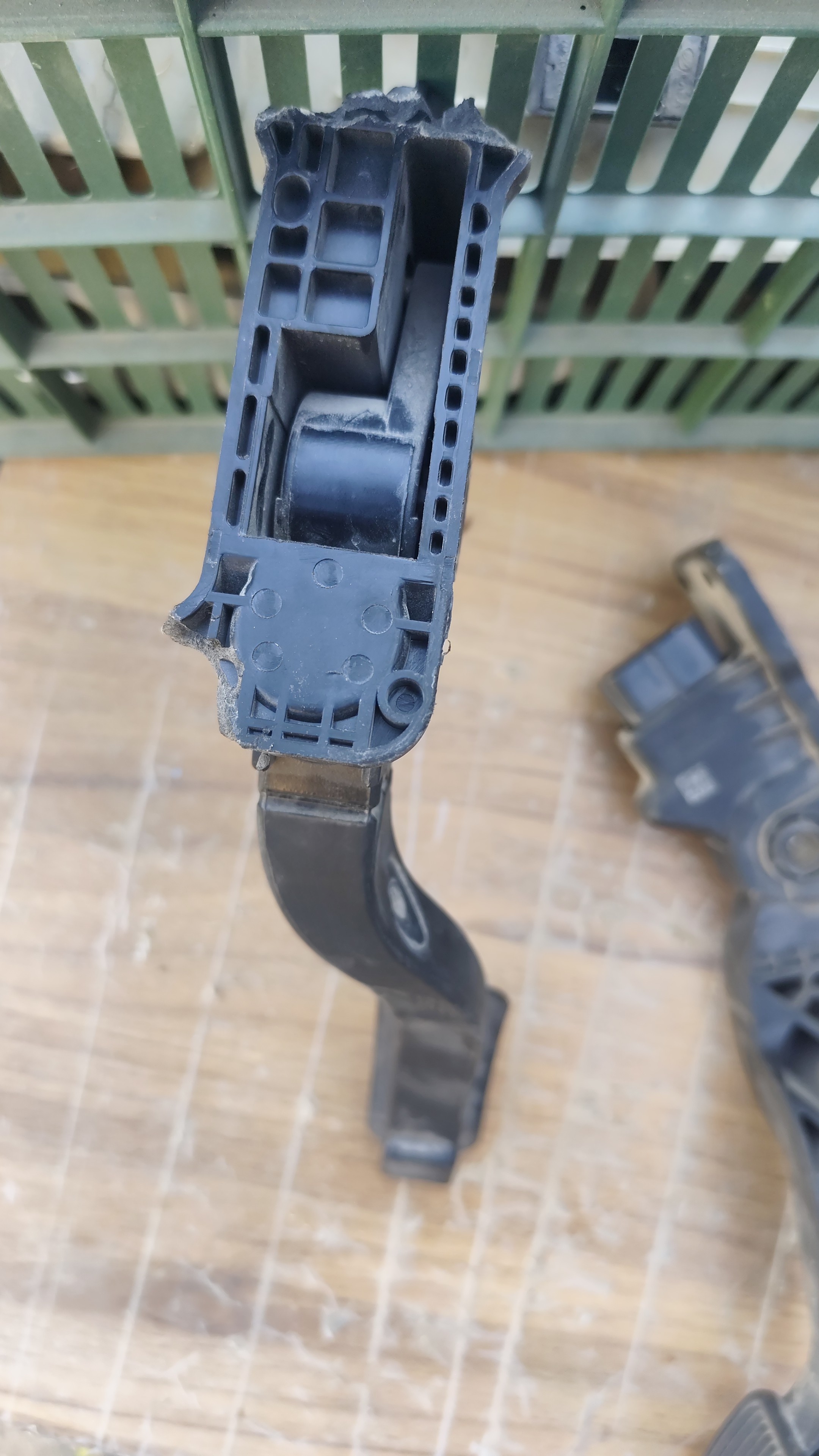 پدال گاز ام وی ام ایکس ۳۳( استوک . اصلی . ضمانتی)