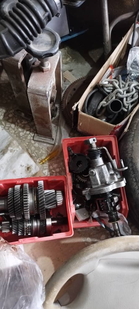 لیور دنده(جعبه تقسیم دنده ) روی گیربکس ام وی ام ۱۱۰ قدیم(استوک)