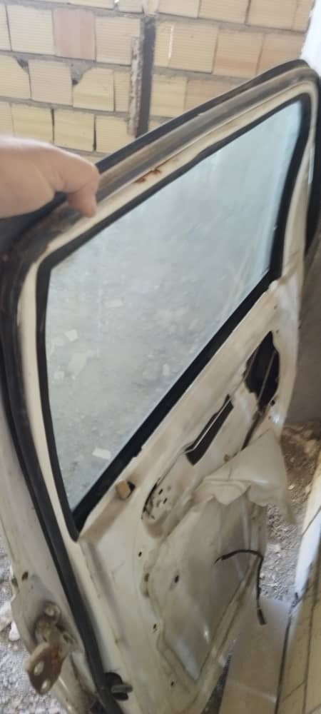 درب عقب راست (درب عقب شاگرد) ام وی ام ۱۱۰ قدیم (استوک)