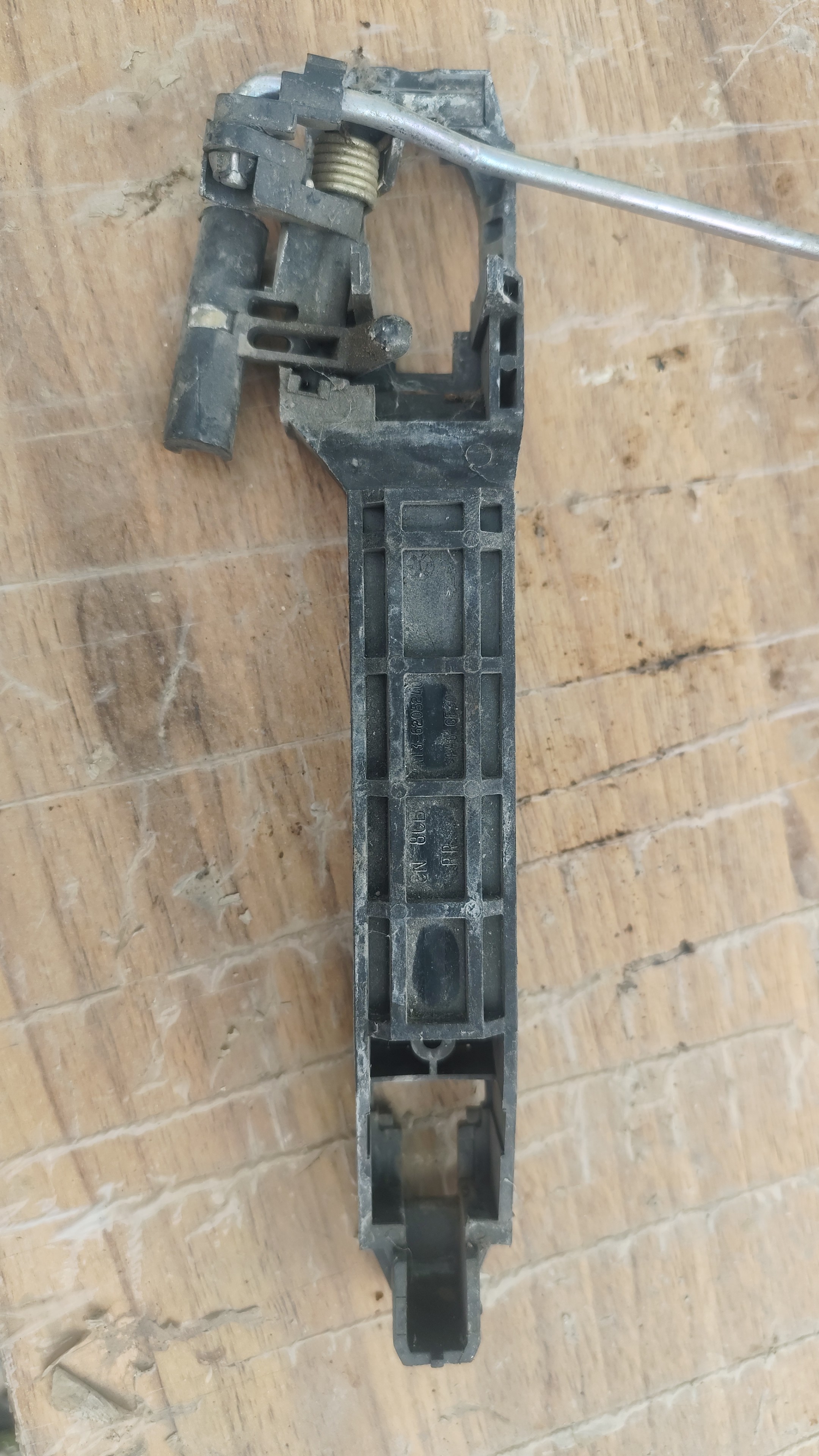 دستگیره بیرونی عقب راست ام وی ام ۳۱۵( استوک .فقط مغزی)