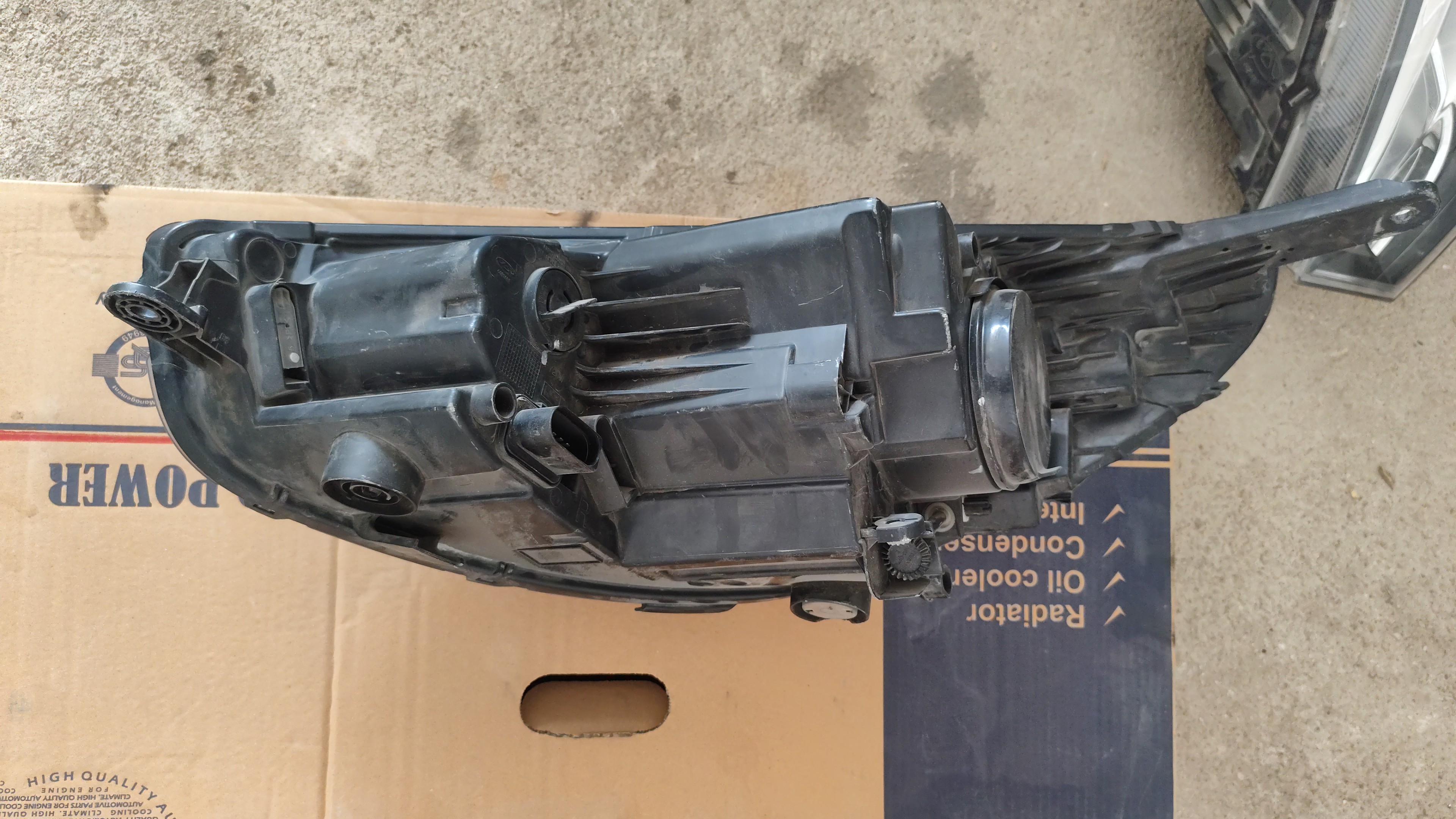 چراغ جلو راست (شاگرد)  آریزو ۵ ( استوک)