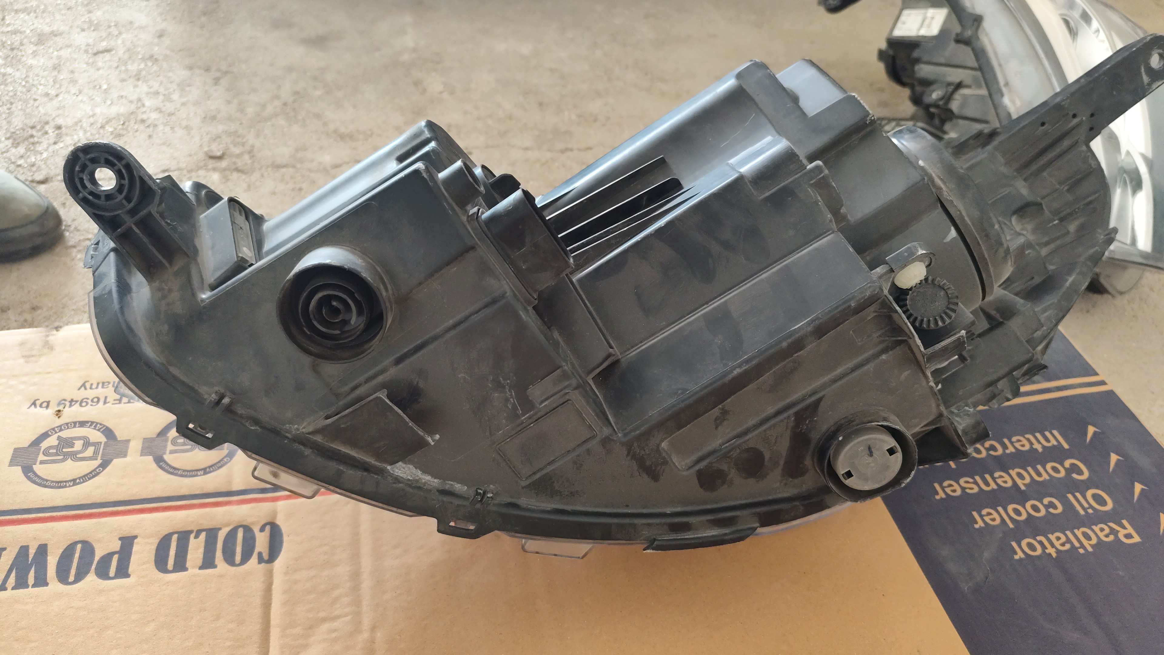 چراغ جلو راست (شاگرد)  آریزو ۵ ( استوک)