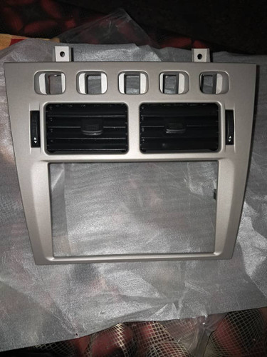 دریچه کولر و قاب دور ضبط ام وی ام ۵۳۰( استوک)