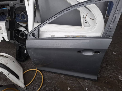 درب جلو راننده (چپ) ام وی ام ۳۱۵ و ایکس ۲۲ (استوک)