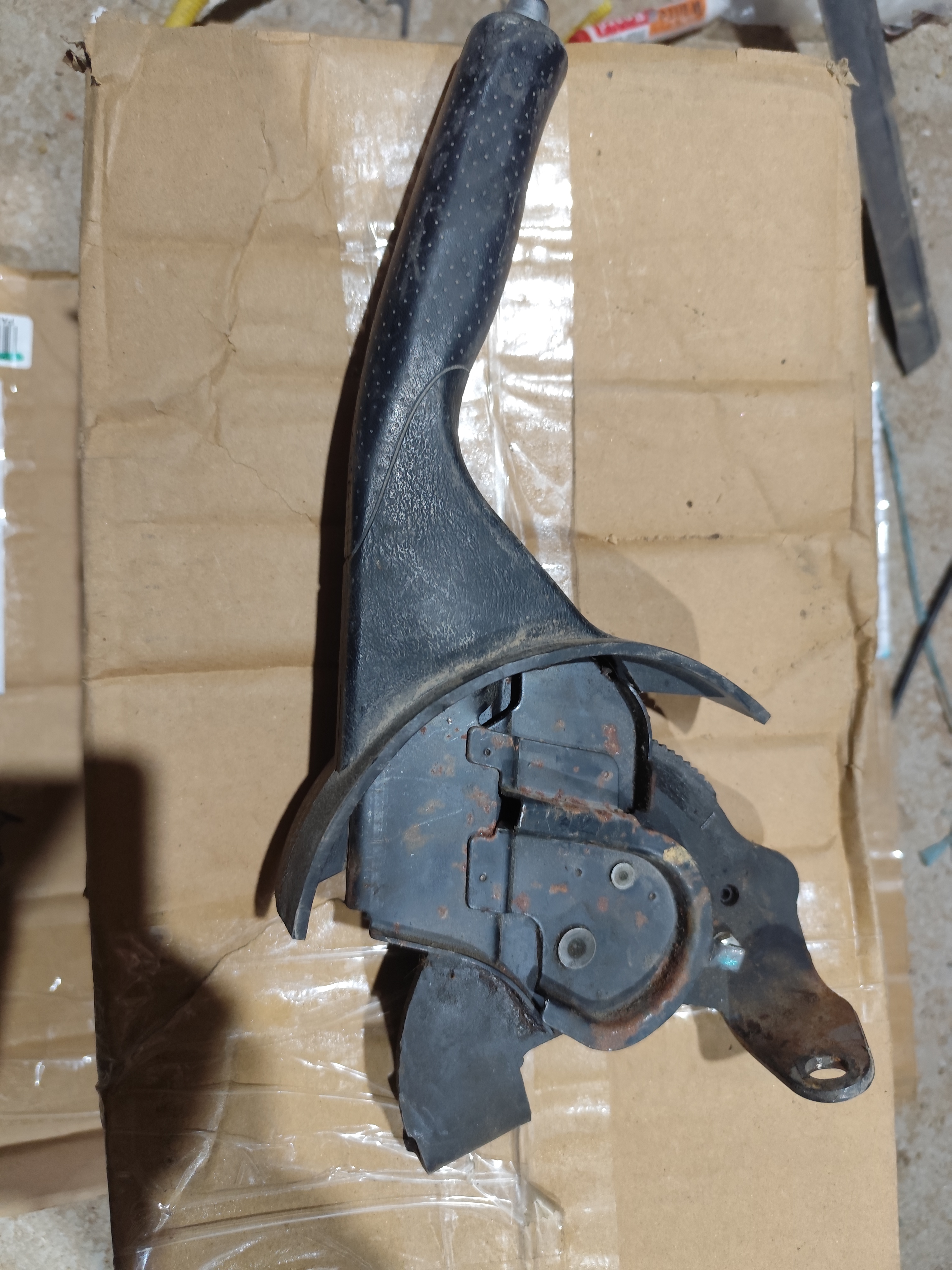 ترمز دستی داخل اتاق ایکس ۳۳ اس و نیو (استوک)