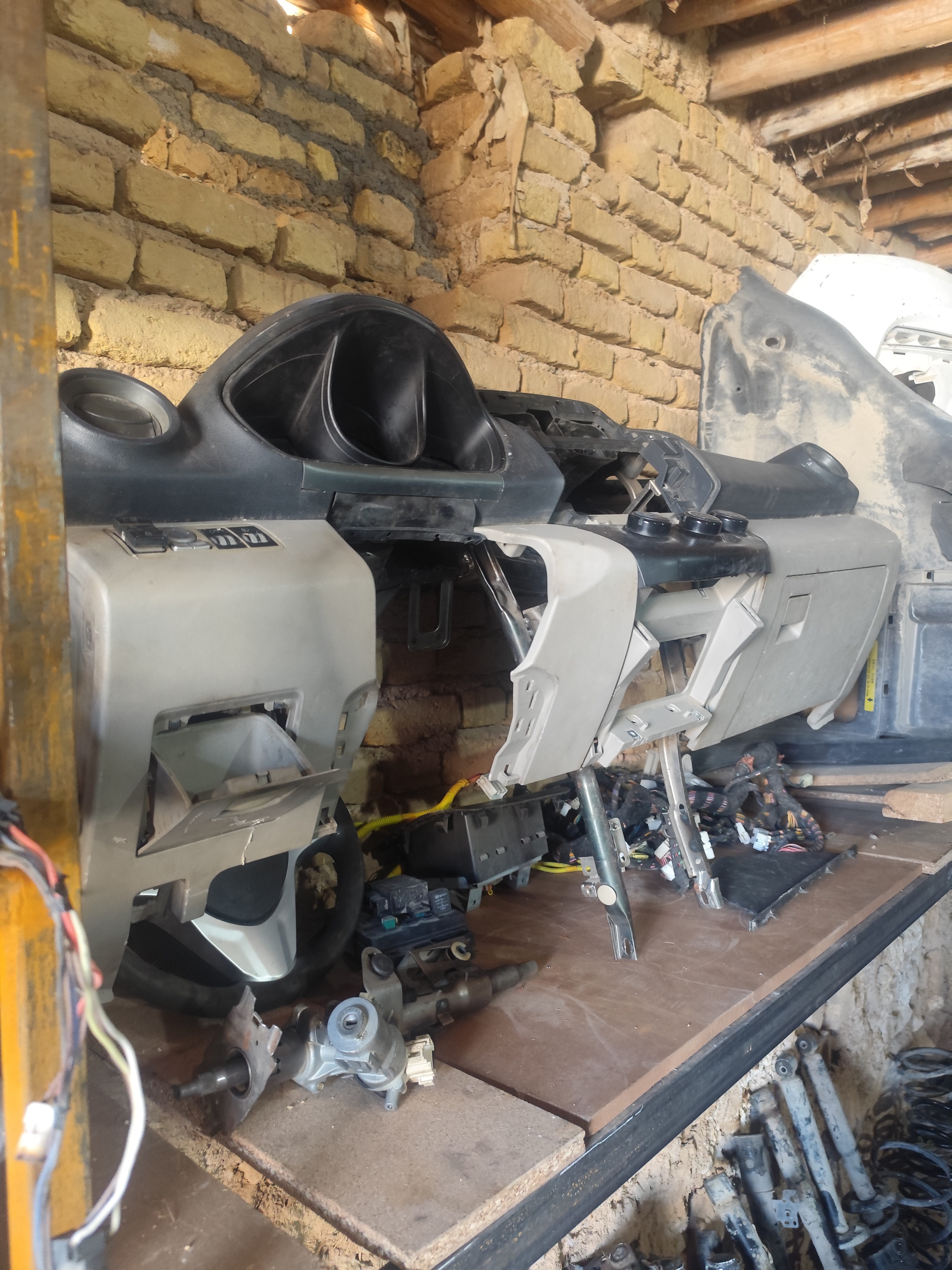 پوسته داشبورد لیفان ایکس ۶۰ (استوک فقط پوسته داشبورد لخت)