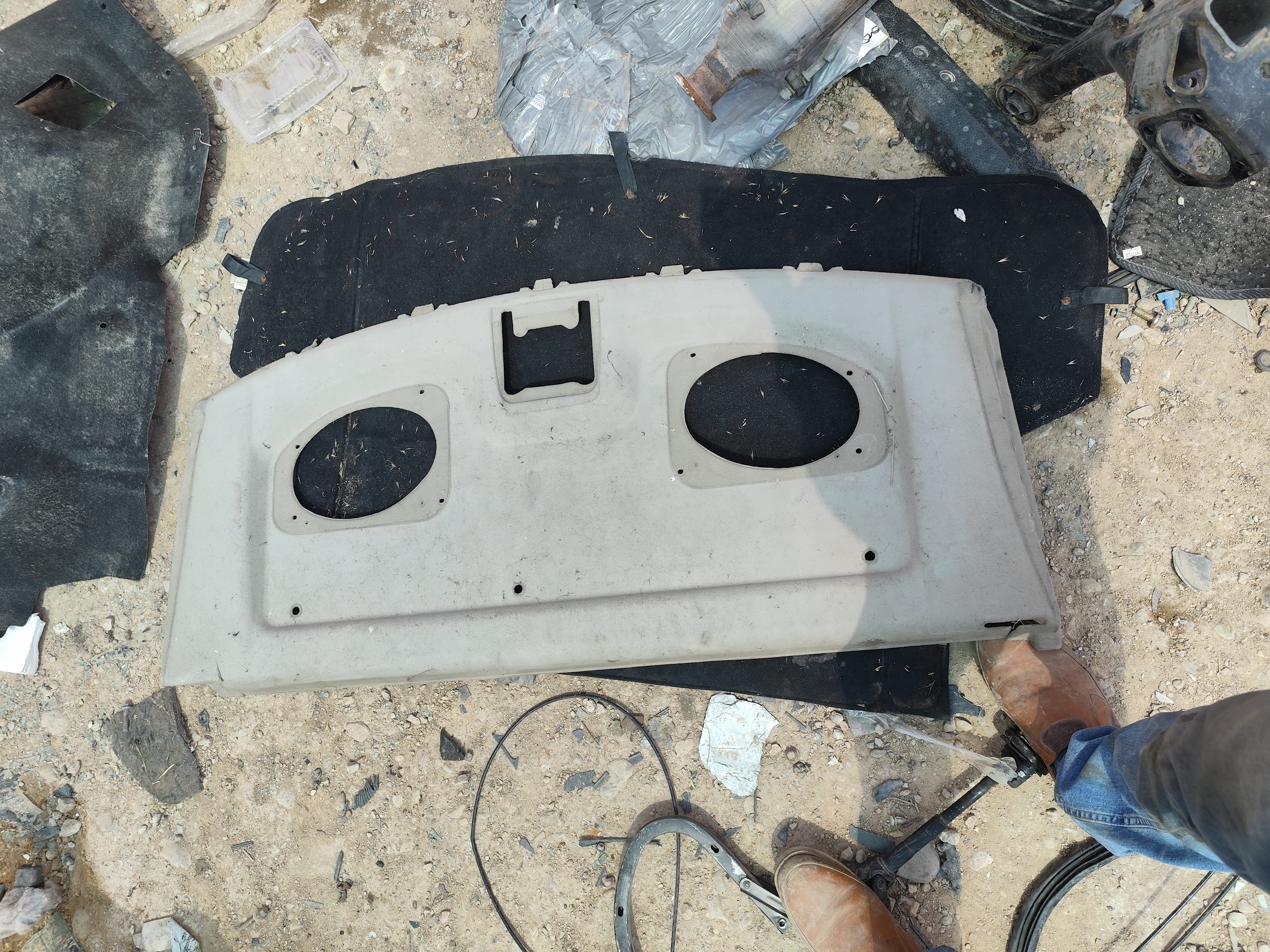 طاقچه عقب لیفان ۶۲۰(استوک)