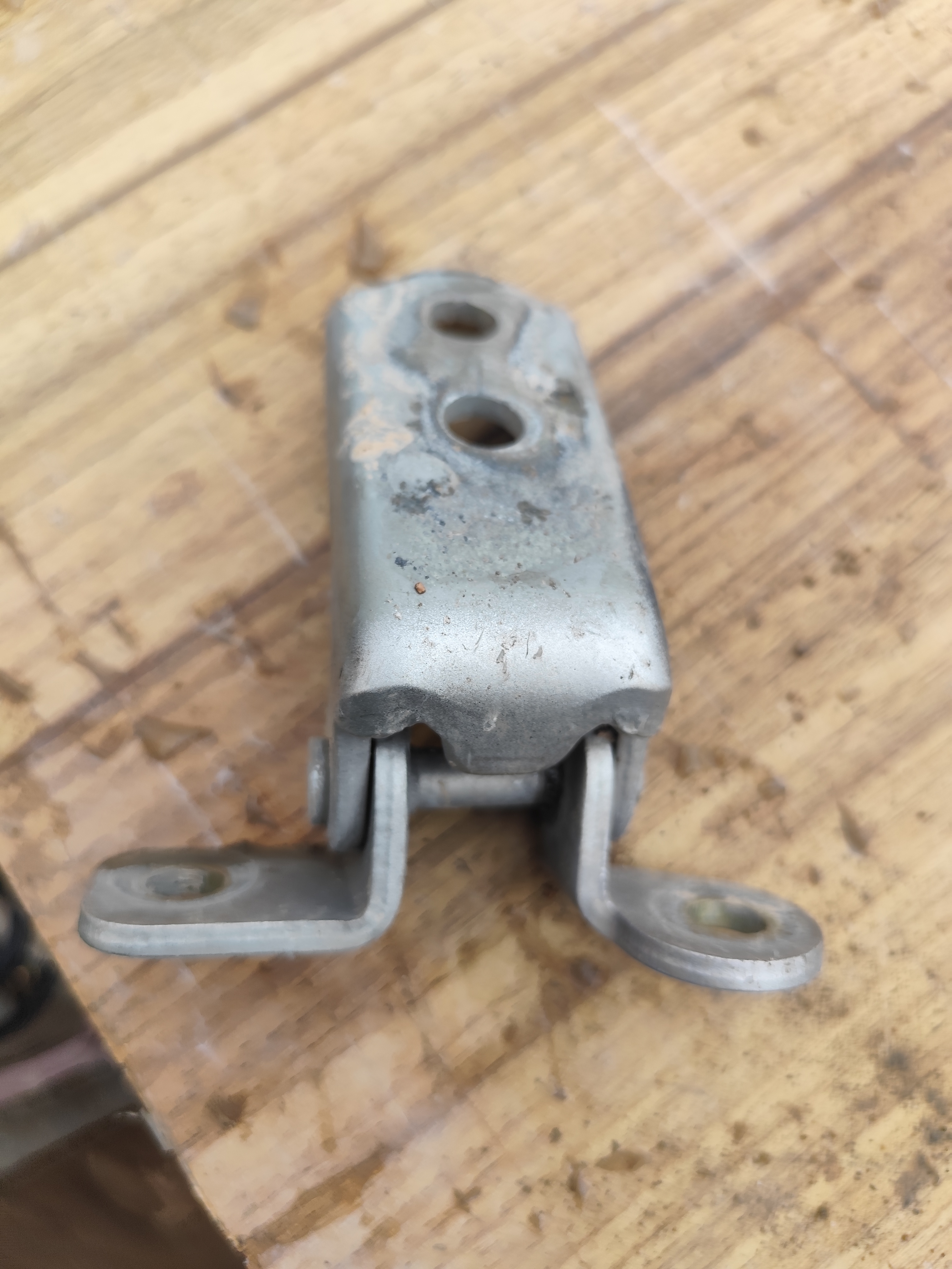 لولای پایین درب چپ ام وی ام ایکس ۳۳(استوک)