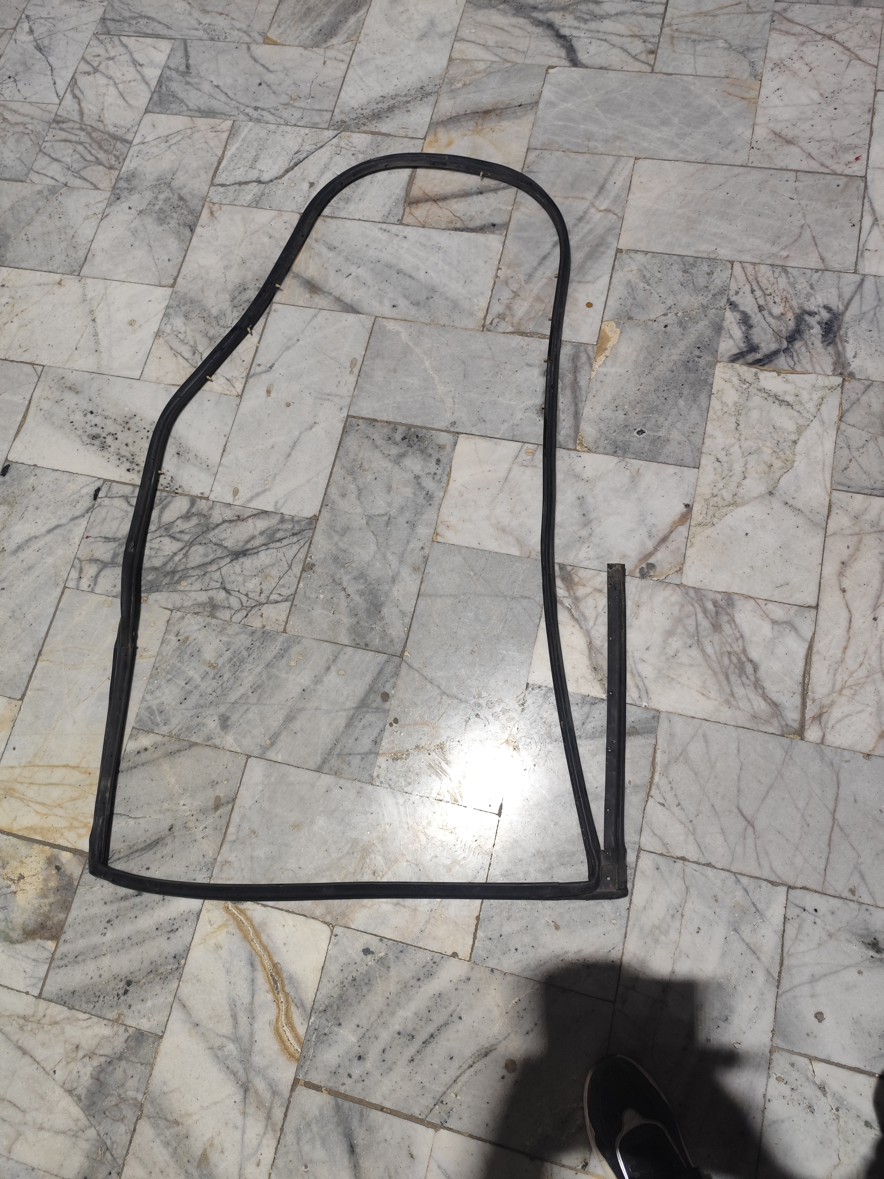 نوار لاستیکی درب عقب شاگرد تیگو 5 (استوک)