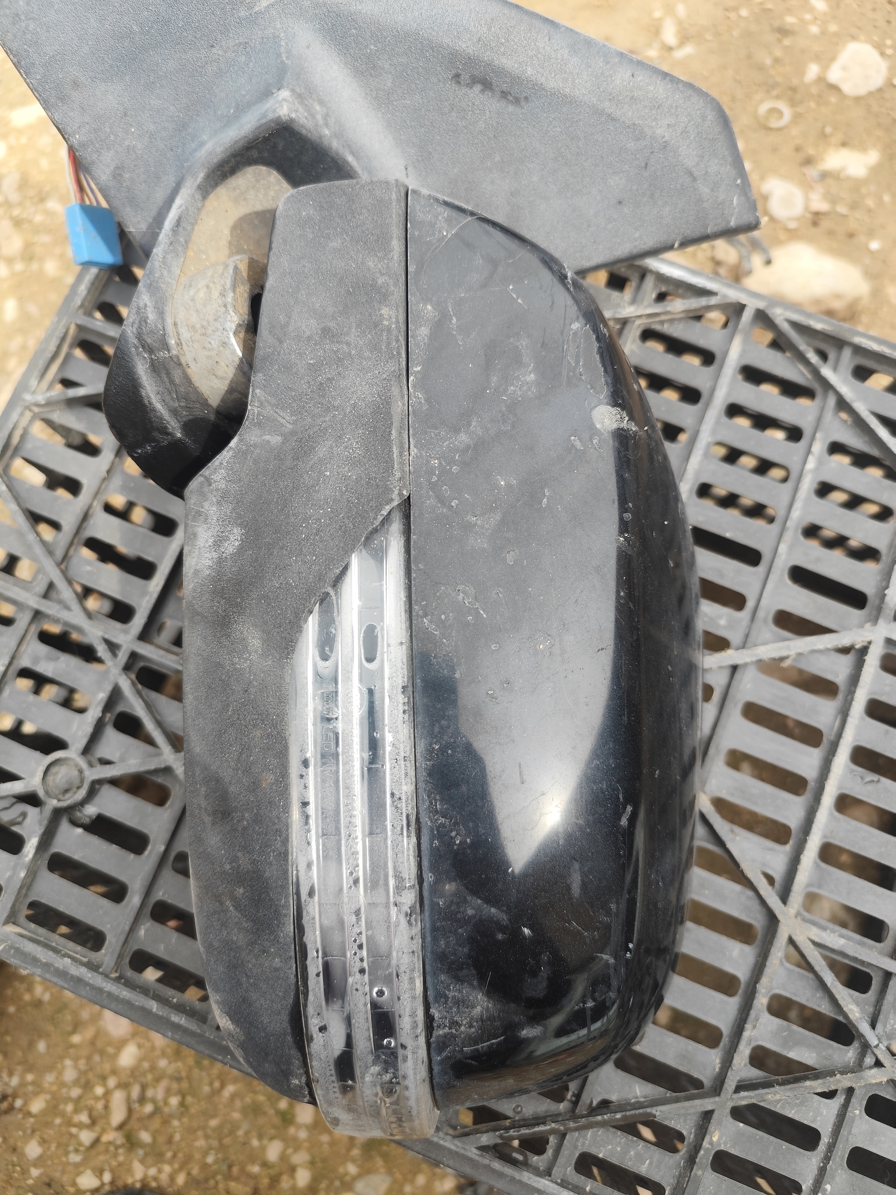 قاب و راهنمای اینه بغل راننده ایکس ۳۳(استوک)